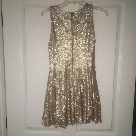Gold sequin dress - Picture 3 of 4